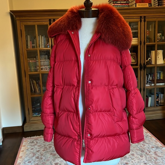 Moncler red puffer size M in excellent condition. Removable Blue fox fur trim - Picture 6 of 14